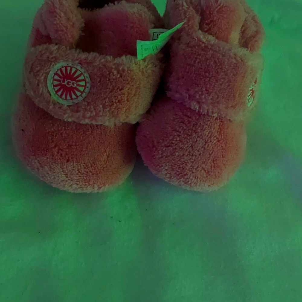 Size 1c baby pink fuzzy velcro ugg very good shape